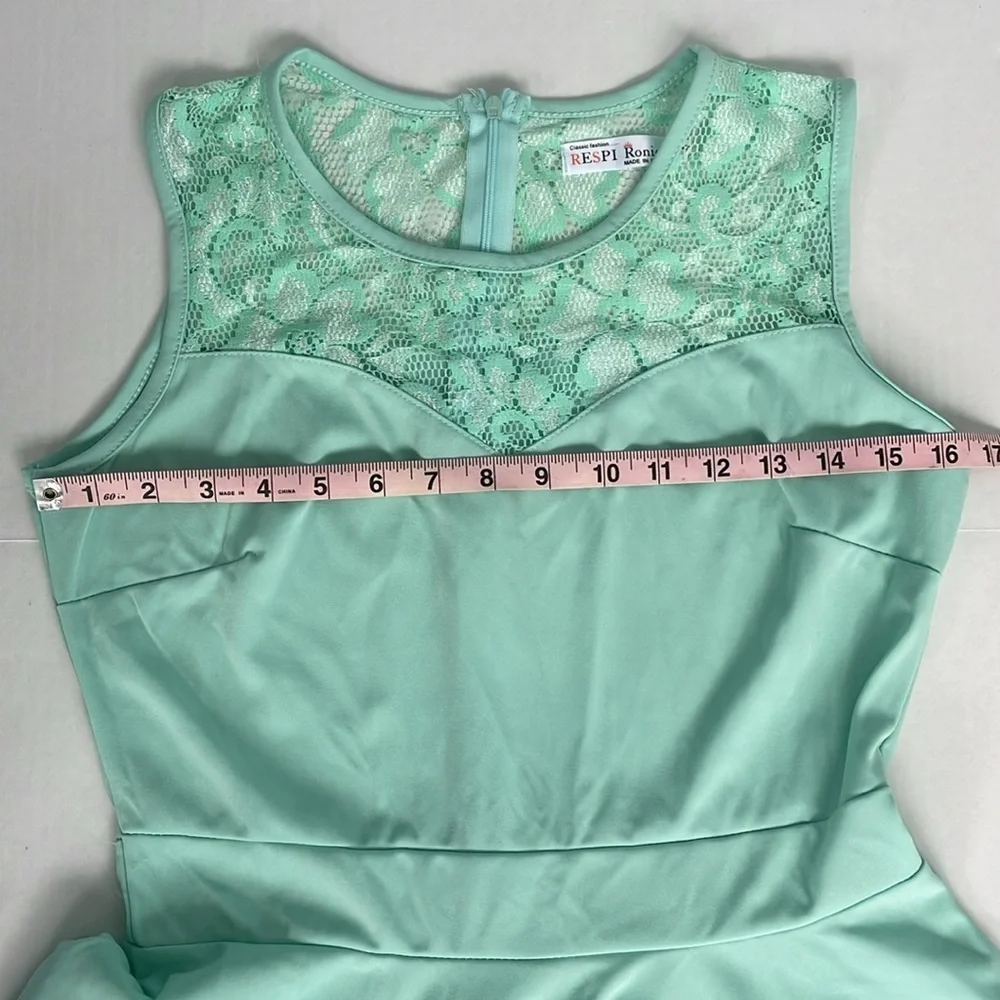 Green A-Line Sleeveless Lace Dress Medium